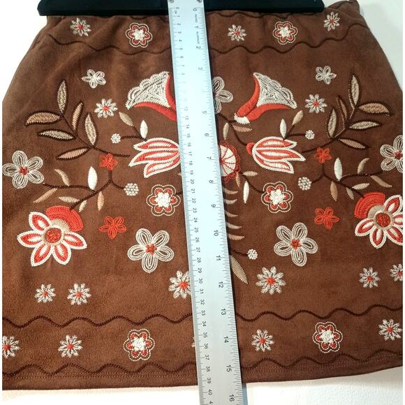 NWT Francesca's Embroidered Floral Suede Poly Mini Size Med Skirt Brown Orange - Picture 8 of 10